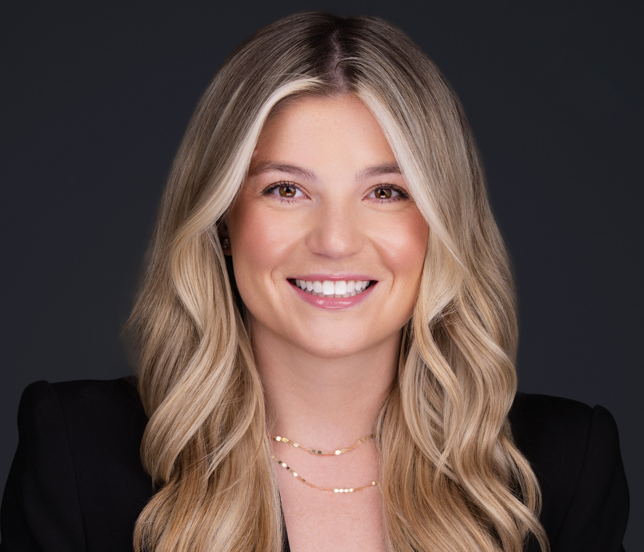 Professional headshot of a woman by 2MM Headshots in Grapevine, Texas