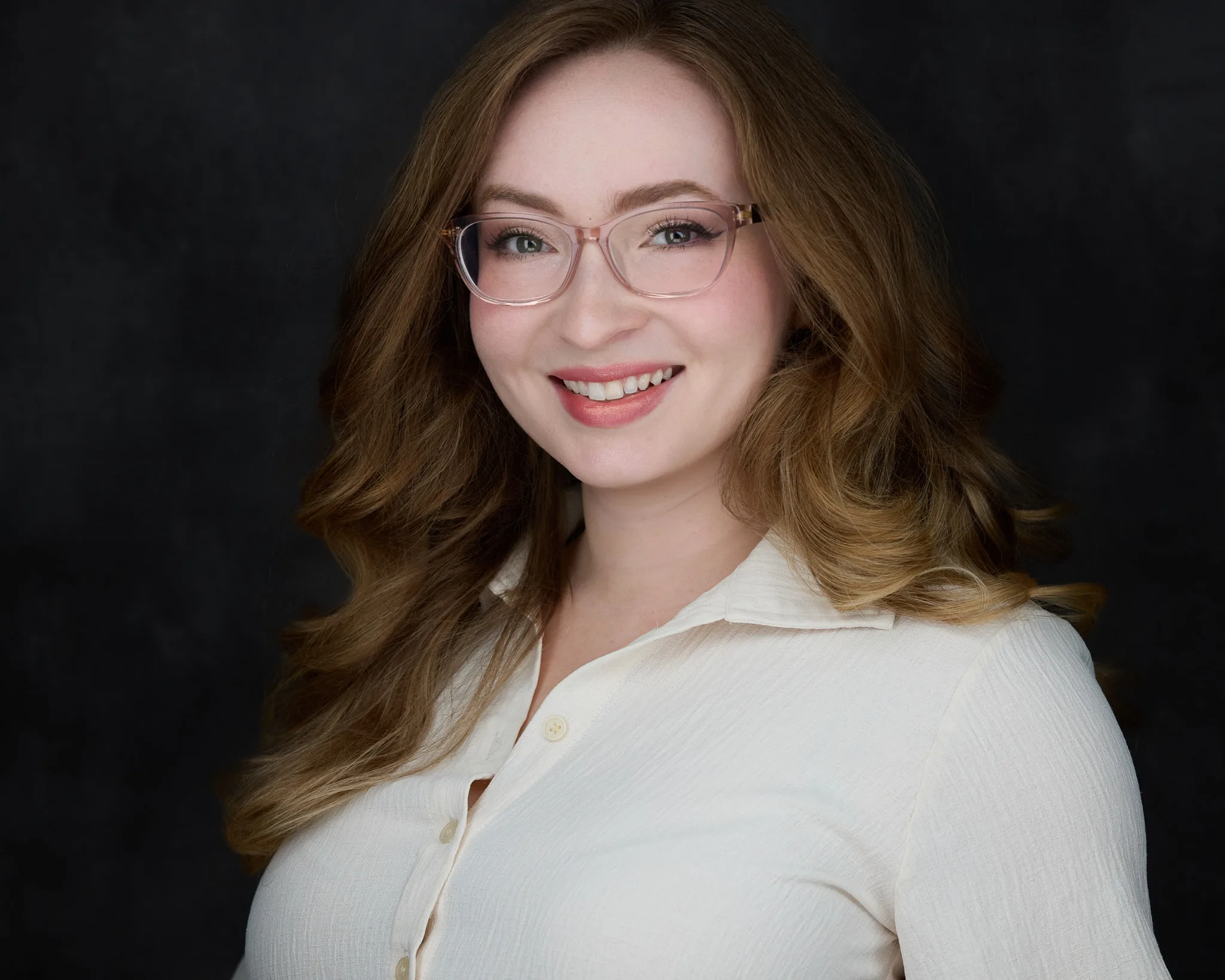 Business headshot of a professional woman in Dallas TX by 2MM Headshots